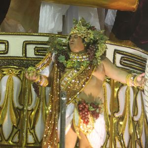 Mesmo enfrentando a obesidade, Leandro Hassum não tinha vergonha do corpo e até desfilou seminu no Carnaval