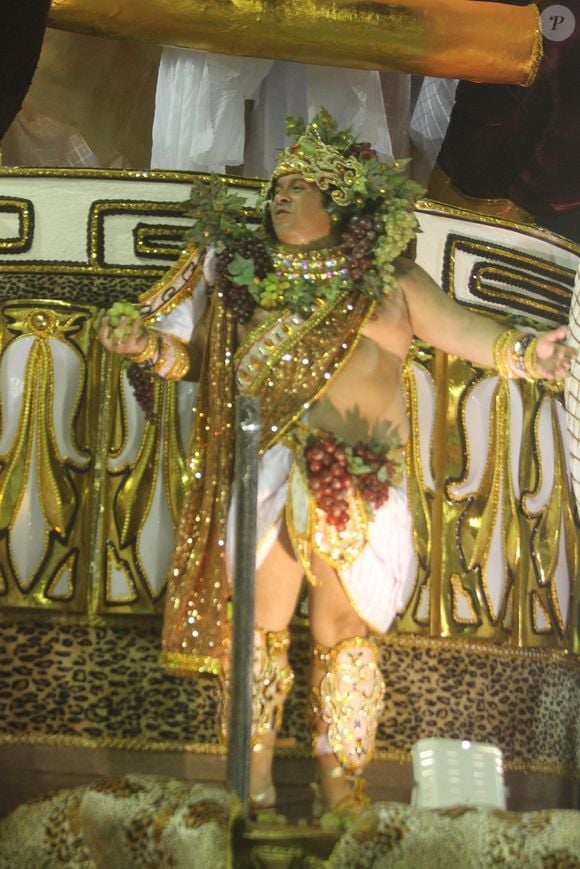 Mesmo enfrentando a obesidade, Leandro Hassum não tinha vergonha do corpo e até desfilou seminu no Carnaval