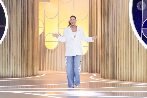 Virginia Fonseca no SBT com look oversized