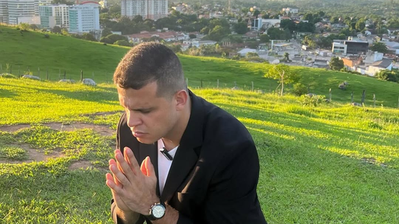 Quem é o profeta Santini, o 'pastor do PIX'? Alvo da Polícia, suposto religioso usava telemarketing e cobrava até R$ 1,5 mil para falsos milagres