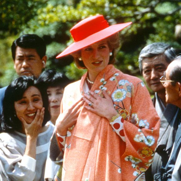 Tom de pêssego eleito cor do ano pela Pantone apareceu no armário de Lady Di