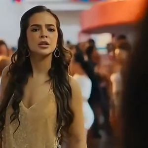 Em momentos mais suaves da trama, Mirna aposta no semi preso com ondas leves, que combina romantismo e frescor