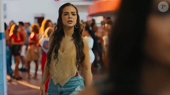 Em momentos mais suaves da trama, Mirna aposta no semi preso com ondas leves, que combina romantismo e frescor