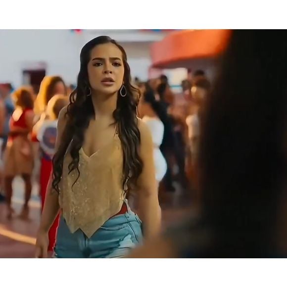 Em momentos mais suaves da trama, Mirna aposta no semi preso com ondas leves, que combina romantismo e frescor