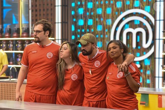 O segundo episódio do MasterChef Brasil 2026 definiu os 18 participantes oficiais da temporada após provas em equipe, desafios técnicos e três eliminações marcantes nas seletivas do reality culinário da Band