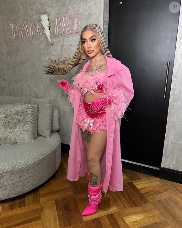 Desde o anúncio, MC Mirella mostrou detalhes de sua transformação corporal na web