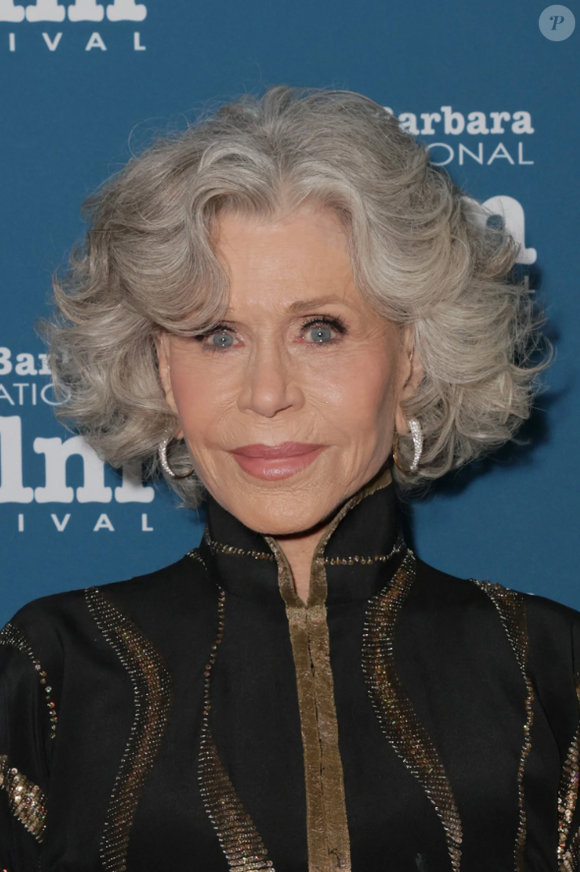 Jane Fonda costuma acordar às 5h30 e pratica exercícios regularmente.