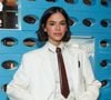 De terno e chinelo, Bruna Marquezine chama atenção ao misturar alfaiataria elegante com sandálias em evento da Havaianas no MASP