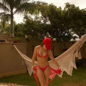 Larissa Manoela se mostrou irritada com os rumores de uma gravidez