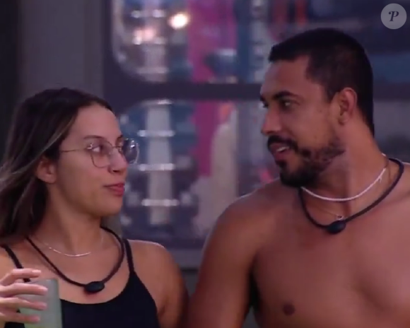 No 'BBB 25', Renata disse para Maike: 'Um pouco'.