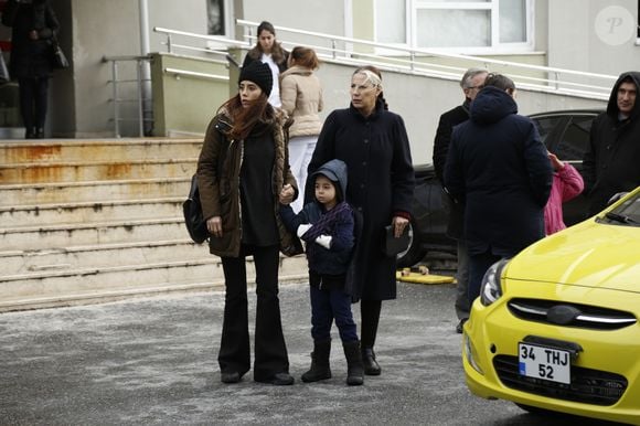 Zeynep tem pedido de prisão emitido na novela turca 'Mãe', da Record, no capítulo de 4 de dezembro de 2025, quinta-feira