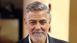 George Clooney está irreconhecível: astro parece dez anos mais jovem com seu novo visual sem cabelo grisalho