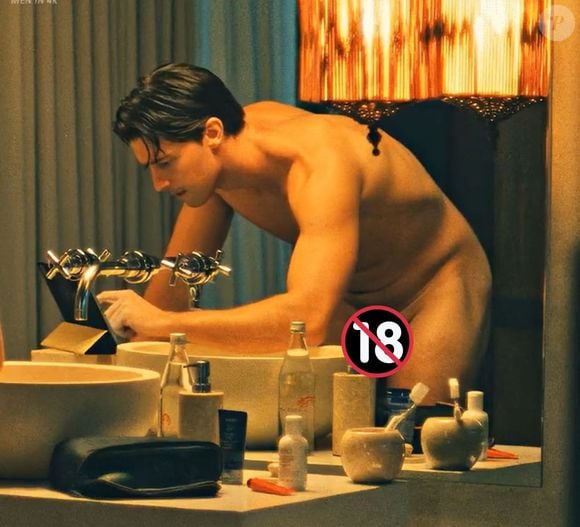 Patrick Schwarzenegger também parte do próprio pênis durante a série, levando a web à loucura