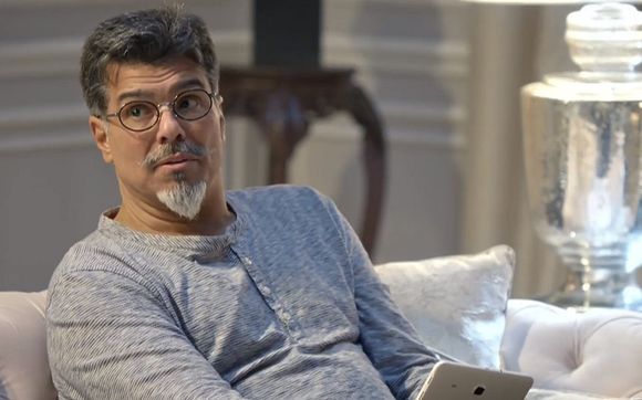 Em 2019, Maurício Mattar fez parte do elenco de 'Topíssima', na Record TV, com uma barba bem diferente