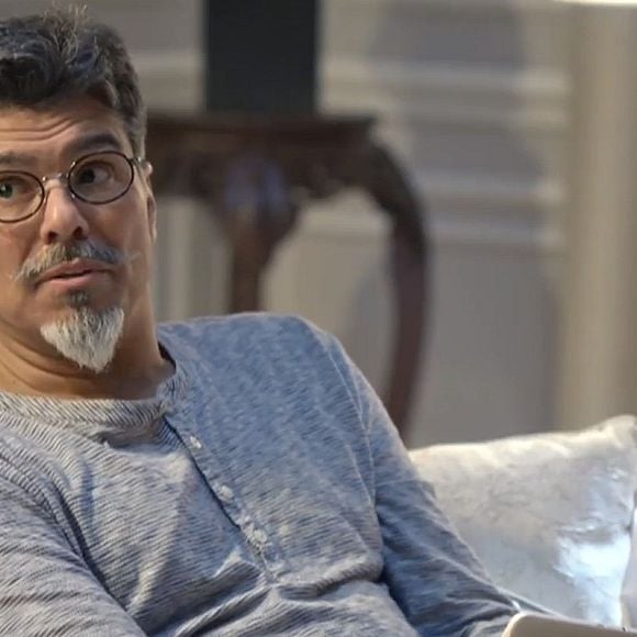 Em 2019, Maurício Mattar fez parte do elenco de 'Topíssima', na Record TV, com uma barba bem diferente