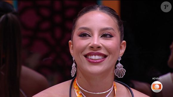 No resultado parcial da enquete, divulgada às 01h00 desta quinta-feira (27), Renata liderava com 32,68% da preferência do público