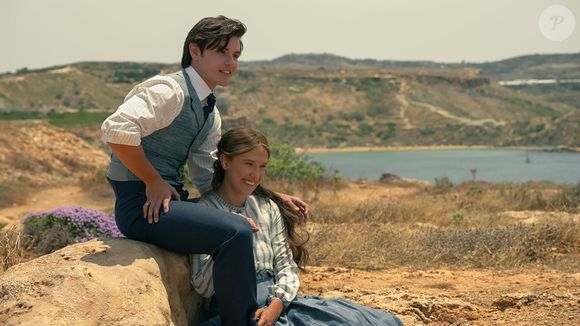 Uma das cenas mais bonitas do filme é um momento de conexão entre Enola (Millie Bobby Brown) e Tewkesbury (Louis Partridge)