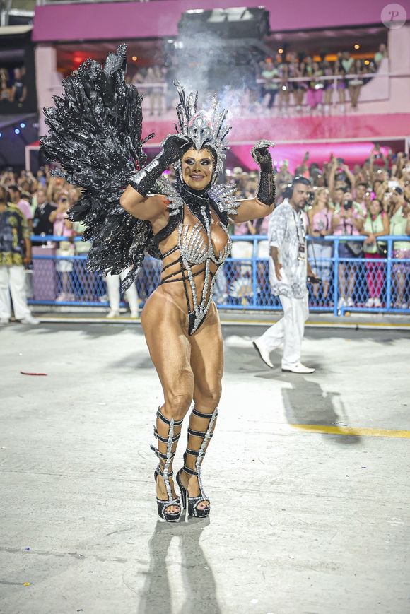 Viviane Araujo: ‘A perseguição contra nossa escola é clara! Mas não vamos nos intimidar! Seguimos lutando sempre! Pra cima e avante, meu Salgueiro’