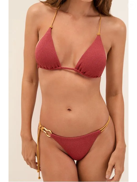 Encontramos um modelo bem semelhante da marca VIX: Top Tri Costas Diane Sizzle por R$ 320,00