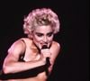 Madonna é uma grande fã dos cabelos bem curtinhos, loiros e enrolados 