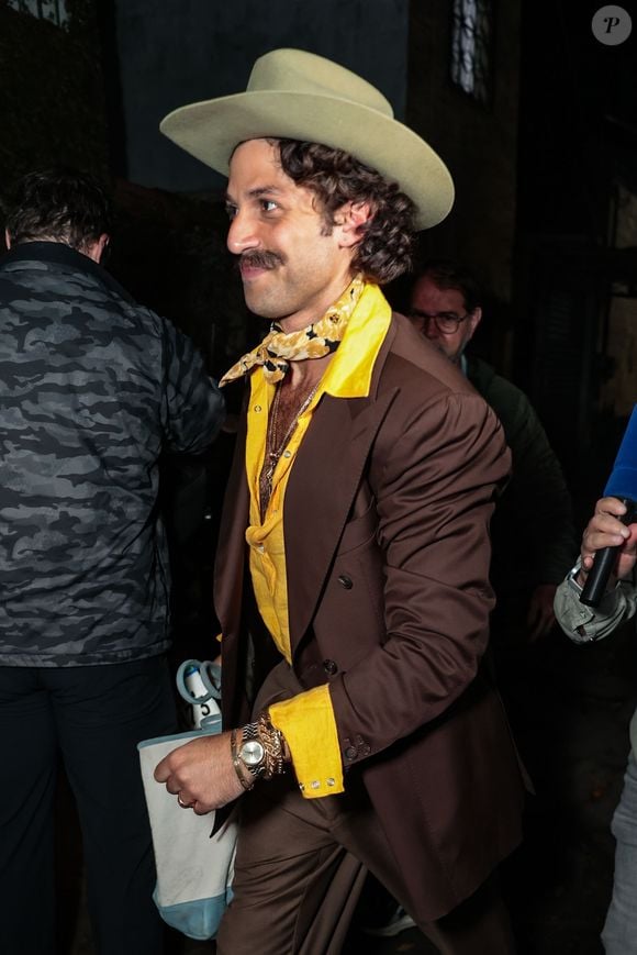 Mais uma foto de Chay, criativíssimo, que fez referência até aos relógios de pulso do personagem