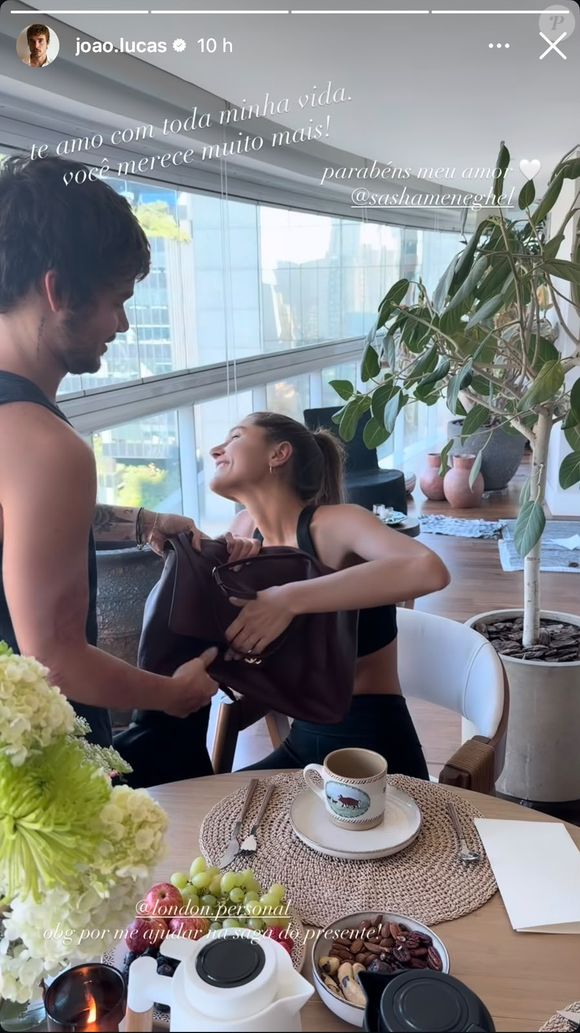 O presente de aniversário de Sasha Meneghel roubou a cena: uma bolsa Chanel da nova coleção da grife francesa chamou a atenção pelo valor milionário