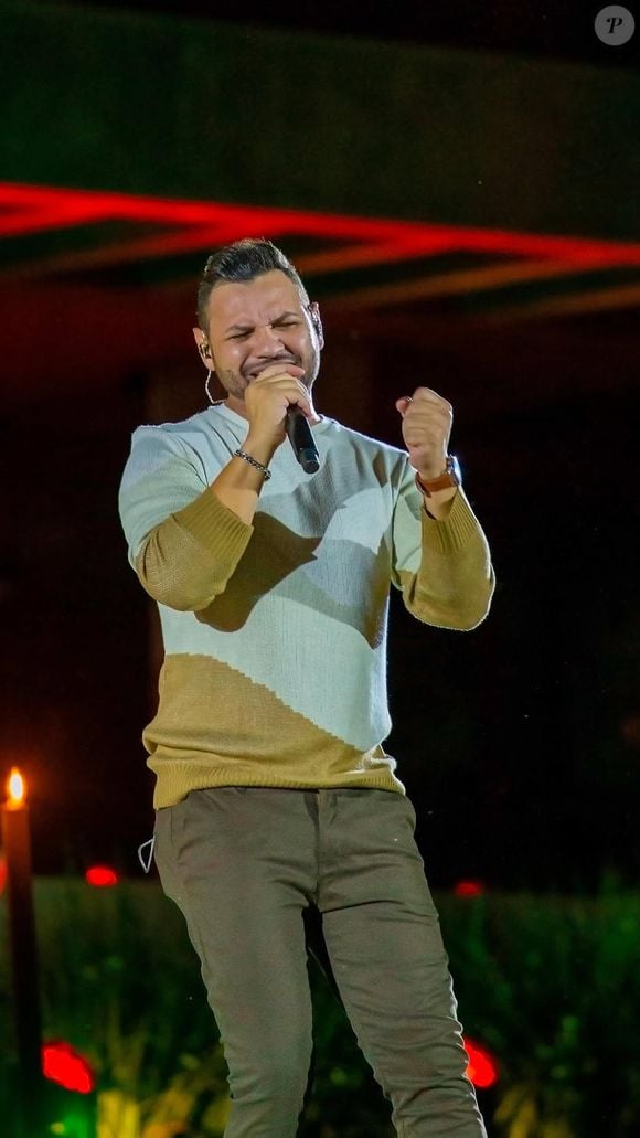 Lenno Ferreira é vocalista da banda Desejo de Menina, fenômeno do forró no Nordeste