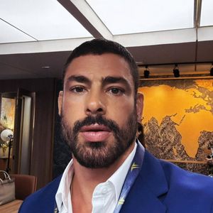 Cauã Reymond recebeu piadas de seus seguidores, que reagiram com humor à prática diferentona