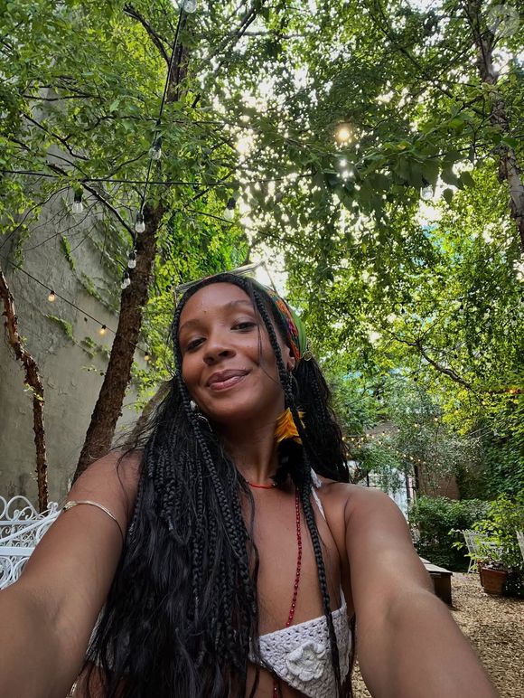 Filha brasileira de Jimmy Cliff, Nabiyah Be nasceu e foi criada em Salvador, onde passou ainda a adolescência