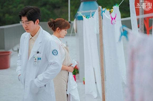 Em 'Chocolate', Lee Kang e Moon Cha-young se envolveram no passado, mas foram separados pela vida