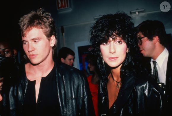 Ator de 'Top Gan', Val Kilmer namorou famosas como Michelle Pfeiffer, Cher (foto) e Cind Crawford, além de Angelina Jolie