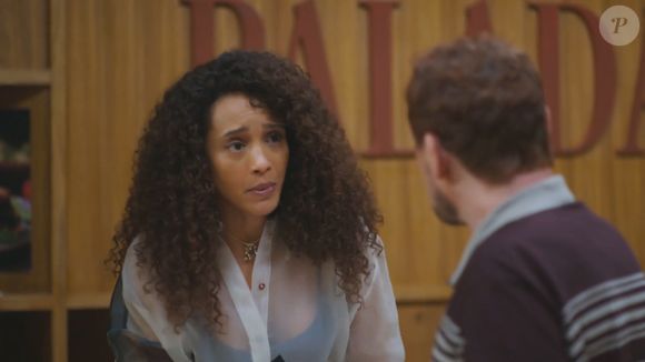 Poliana (Matheus Nachtergaele) alerta Raquel (Taís Araujo) sobre possível confronto com Odete (Debora Bloch)