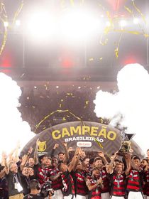 Campeões brasileiro e da Libertadores em 2025, jogadores do Flamengo cortam amizade por conta de festa íntima e fonte entrega: '70 mulheres'