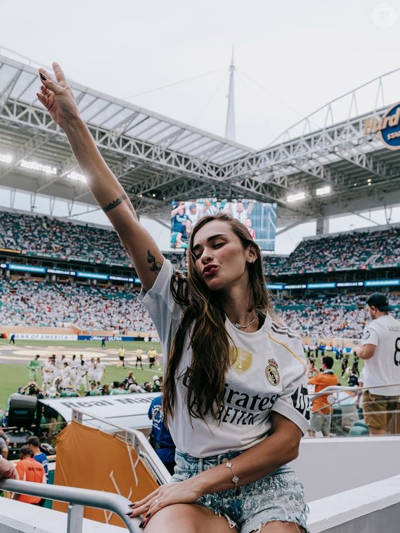 Esposa de Éder Militão, Tainá Castro se pronunciou sobre curtida em post que criticava Léo Pereira, seu ex-marido, de forma indireta: 'Ação foi realizada por uma de nossas colaboradoras da equipe de social media, que compreendeu o conteúdo como um elogio ao parceiro da influenciadora, sem qualquer intenção de provocar ou lançar indiretas'