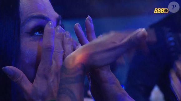 Gracyanne Barbosa é consolada pela irmã ao chorar no 'BBB 25'