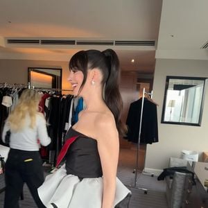 Especialista da TRUSS afirma que nova franja 'muda completamente a leitura do rosto' sem cortes radicais