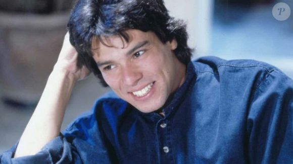 Téo (Mauricio Mattar) deixará de ser manipulado pelo espírito de Alexandre