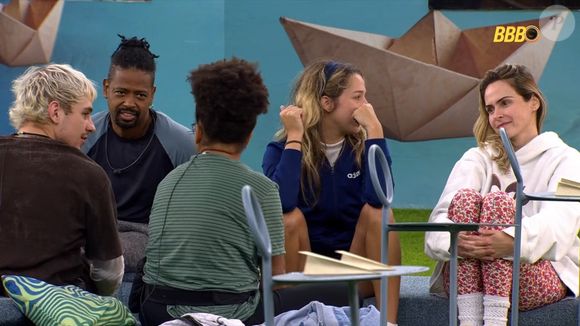 Em conversa, Milena, Ana Paula, Samira, Leandro e Juliano Floss armaram um plano para tirar Cowboy do VIP