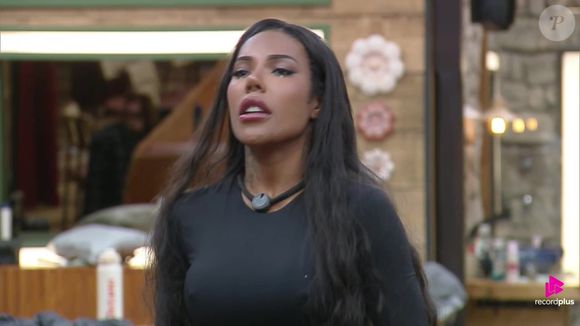 Carol Lekker segue em 'A Fazenda 17', mesmo com polêmicas