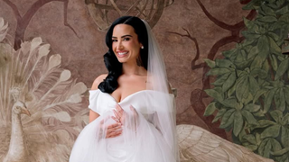 Além de Miley Cyrus, vestido de noiva de Demi Lovato também tem forte ligação com Hailey Bieber. Entenda!