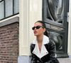 Suéteres, casacos de couro, coletes de pelúcia, botas e acessórios como lenços são ótimas opções para criar looks estilosos e quentinhos.