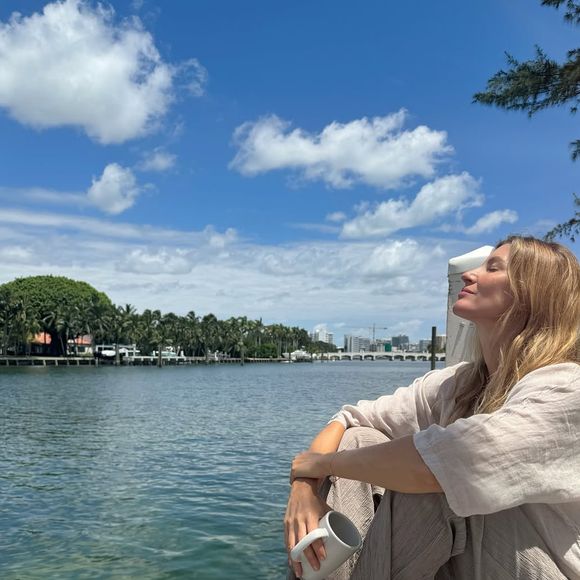 "Esses pudins são naturalmente sem glúten e sem lácteos, adoçados apenas com um pouco de mel ou xarope e aromatizados com baunilha", escreveu Gisele Bündchen