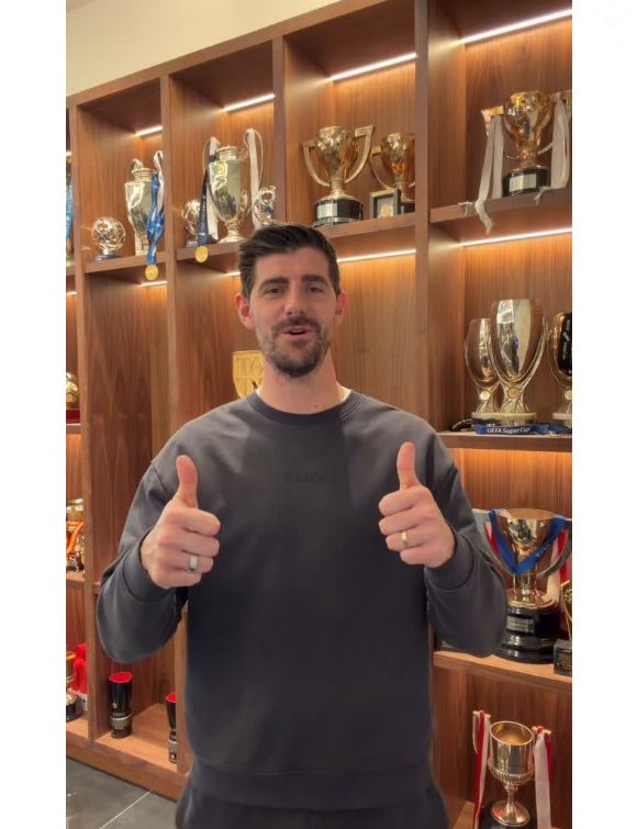 Courtois se envolveu com então namorada de De Bruyne,  a ex-tenista Caroline Lijnen: 'Em uma noite, Thibaut me ofereceu mais do que Kevin em três anos. Com ele eu podia ter conversas interessantes e ele até preparou um jantar delicioso. Kevin nunca fez algo assim'