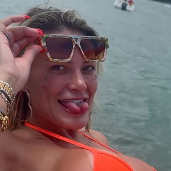 Andressa Urach: ‘Será que ela sabe onde eu queria que ela passasse o protetor?’