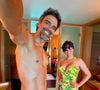 Tadeu Schmidt rouba a cena ao surgir sem camisa e exibir boa forma aos 51 anos; web reage