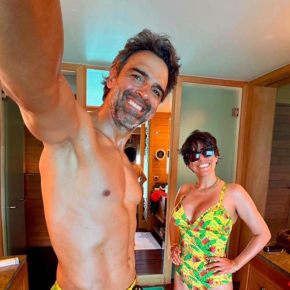 Tadeu Schmidt rouba a cena ao surgir sem camisa e exibir boa forma aos 51 anos; web reage