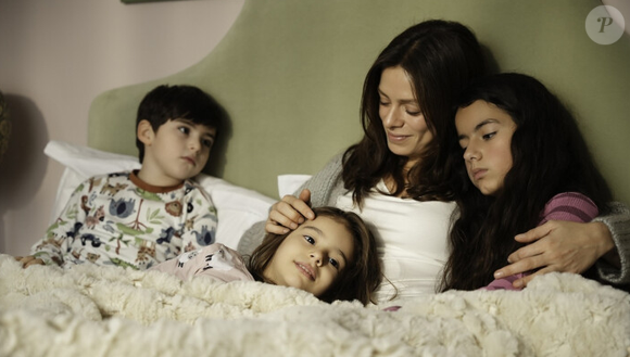 Karsu reúne os filhos e fala da relação dela com a mãe, Filiz, no capítulo de quarta-feira 18 de março de 2026 da novela 'Coração de Mãe'