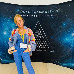 Angélica durante o evento de meditação em Cancún