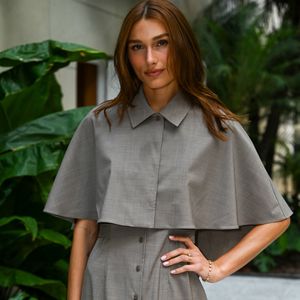 Modelagem ajustada garante sofisticação e conforto sem marcar o corpo em excesso