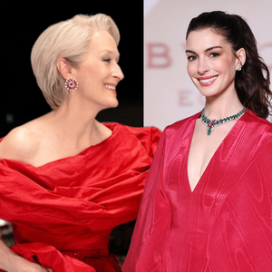Miranda Priestly se aposentou? Anne Hathaway encarna o 'Diabo' em look vermelho-sangue da Valentino, e colar Bvlgari de safira com mais de 26 quilates rouba a cena